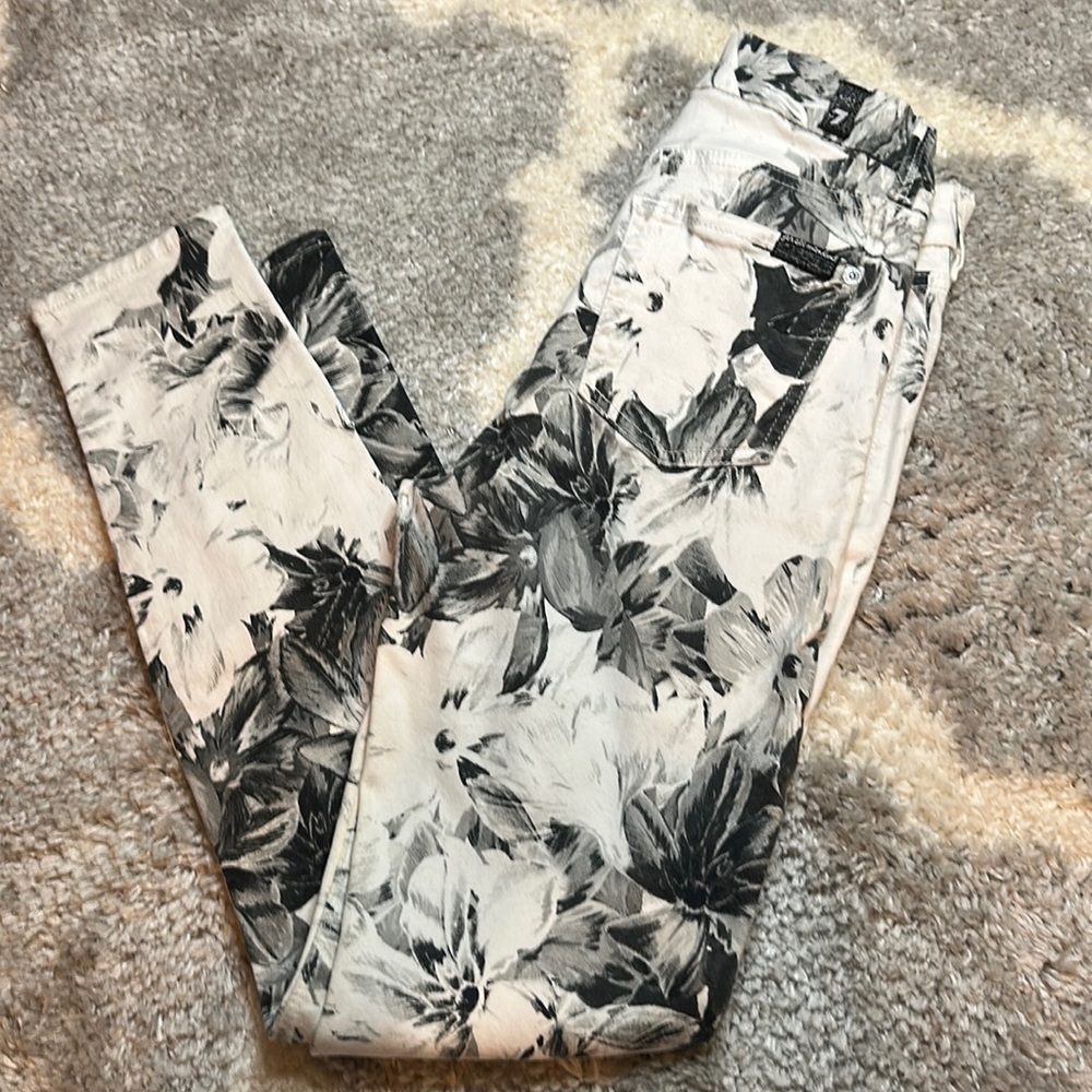 EUC 7 for all mankind gray, black and white floral flower print pants size 26